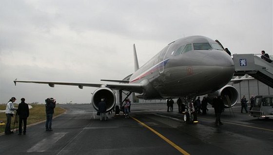 V humanitárních evakuaních misích programu Medevac mohou ei pouít bu letoun typu Airbus A-319 (na snímku), nebo Casa C-295M. O konkrétním typu není dosud rozhodnuto, vojáci písluné letadlo pipraví po schválení mise vládou.