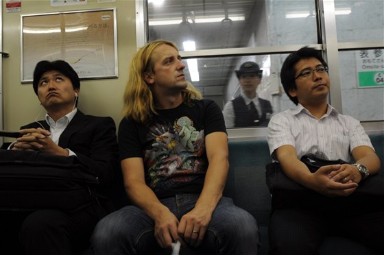 Márdi (Vypsaná fixa) v japonském metru