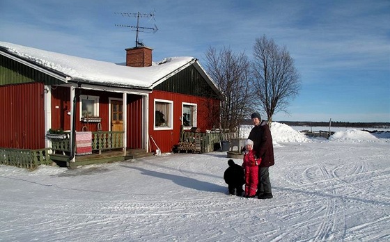 Viikusjärvi, jediné dvě místní ženy - Leila a její dcera