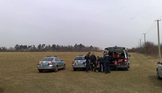 Policisté se vrátili do Tróji s novým pátracím zaízením. (16. bezna 2011)