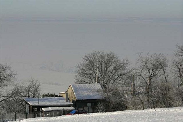 Silná inverze zhorila rozptylové podmínky na Olomoucku a dalích místech. Bhem týdne se smog bude íit republikou. (9. ledna 2005)