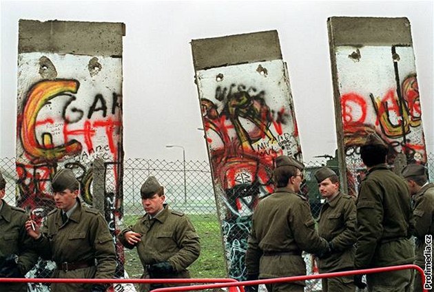 Rozebírání Berlínské zdi, listopad 1989