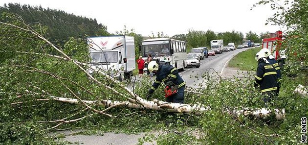 Vítr me dosáhnout rychlosti a 110 kilometr v hodin.