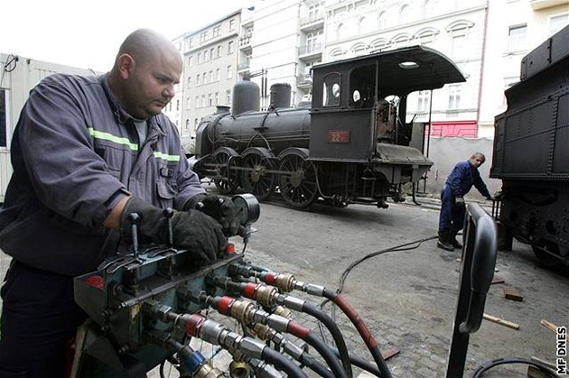 Stará lokomotiva se vrátila tam, kde ped sedmdesáti lety slouila