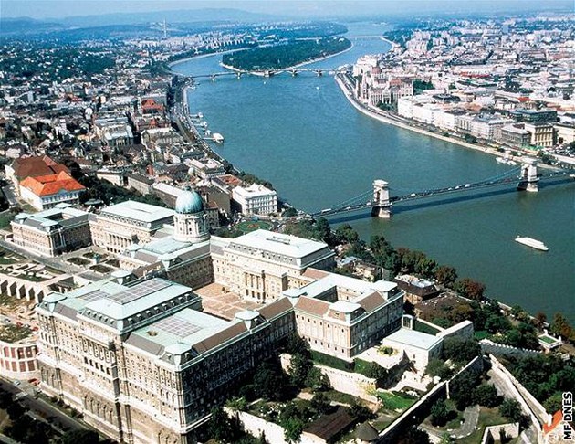 Dunaj protéká i maarskou metropolí Budapetí.