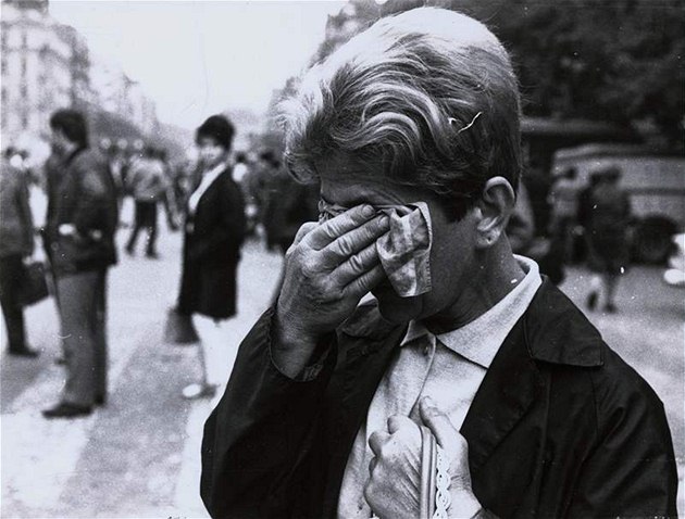 Smutek. Jeden z dominantních občanských pocitů na snímku Emila Fafka, fotografa Mladé fronty
