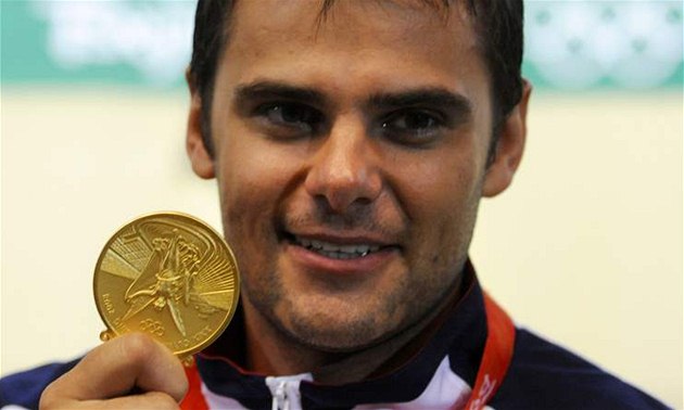 Střelec David Kostelecký se zlatou olympijskou medailí