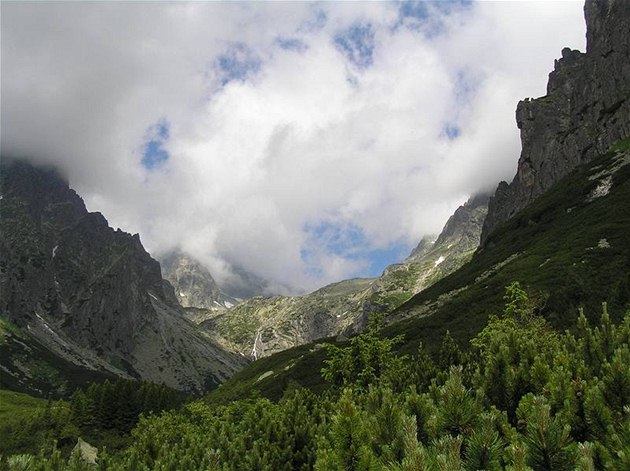 Uvolněné kameny zavalily ve slovenských Tatrách turisty, zemřely dvě ženy