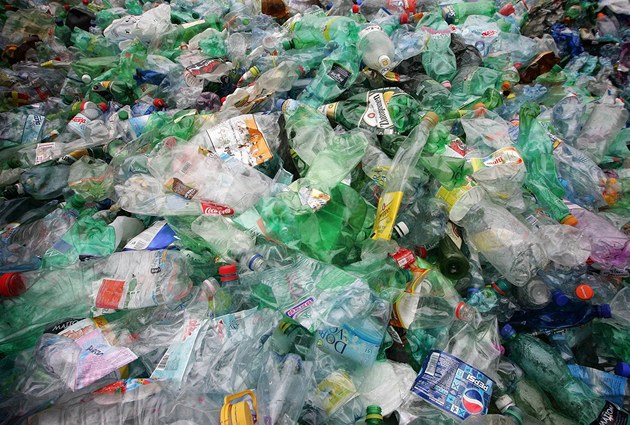 Plán na zálohování PET lahví vyvolává protesty, obce se bojí o příjmy z třídění