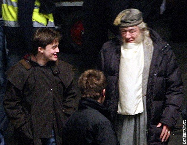 Daniel Radcliffe a Michael Gambon bhem natáení filmu Harry Potter a Princ dvojí krve
