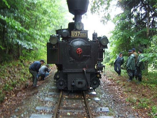 Na trati z Jindichova Hradce do Nové Bystice vykolejila parní lokomotiva