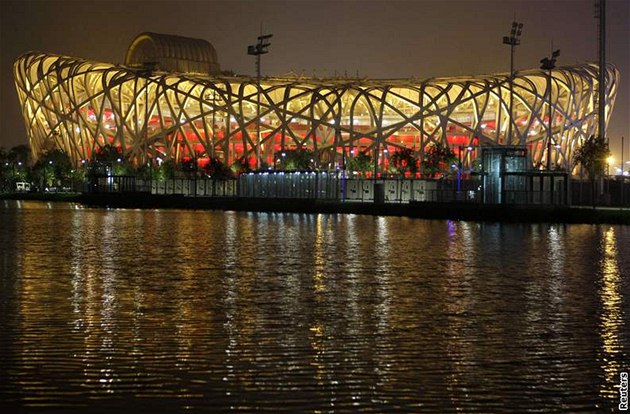 PTAÍ HNÍZDO. Kdo ví, teba se v olympijském stadionu v Pekingu bude nkdy pít hrát i hokej.