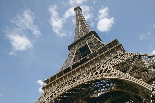 Skupina chtla zaútoit i na Eiffelovu v. Ilustraní foto.