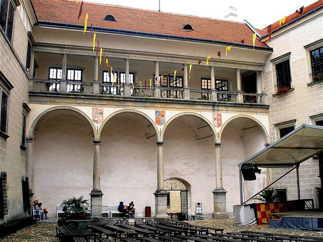 Zámek v Teli - Na nádvoí renesanního zámku se natáel zaátek pohádky Pyná...