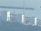 Snímek ukazuje jadernou elektrárnu Fukuima I ped a po výbuchu.