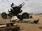Libyjtí povstalci poblí pístavu Rás Lanúf (10. bezna 2011)