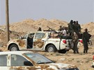 Kaddáfího jednotky v libyjské pouti (16. bezna 2011)