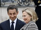 Nicolas Sarkozy vítá v Elysejském paláci Hillary Clintonovou (19. bezna 2011)