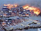 Pístav Natori v japonské prefektue Mijagi poté co byl zasaen vlnou tsunami vyvolanou zemtesením o síle 8,9 na Richterov stupnici (11. bezna 2011)