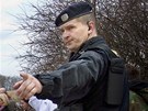 Policisté nali v praské Troji tlo mrtvé dívky. Domnívají se, e je to poheovaná Anika. (16. bezna 2011)