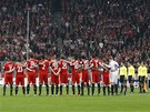 MINUTA TICHA. Fotbalisté Bayernu Mnichov a Interu Milán uctívají památku obtí netstí v Japonsku.