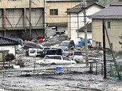 Tsunami smetla msto Kesennuma v japonsk prefektue Mijagi. (11. bezna 2011)