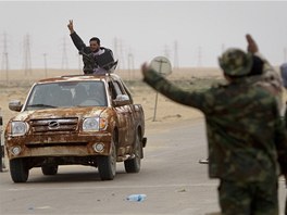 Povstalci v Benghz slav vyhlen rezoluce Radou bezpenosti OSN (18. bezna 2011)