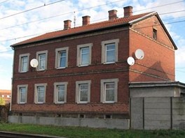 České dráhy prodávají i bytový dům ve Vranovicích. Jeho cena je stanovena na 1 300 tisíc korun.
