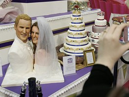Svatebn dort s hlavami prince Williama a Kate Middletonov