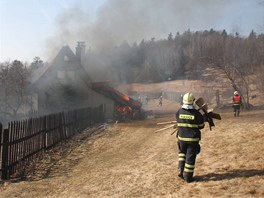 Hasii museli zpotku kvli zapadlm cisternm pouvat k haen mench oh lopaty.