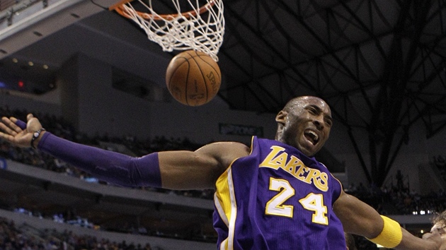 SHOW. Kobe Bryant z LA Lakers v souboji s Dallasem.