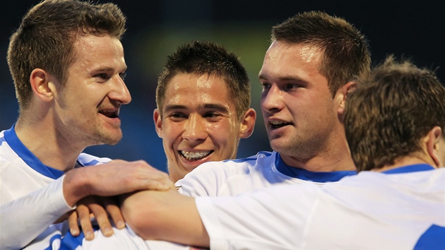 Hrái Baníku se radují z gólu - zleva Tomá Frejlach, Lukasz Zejdler a Antonín Fanti. 