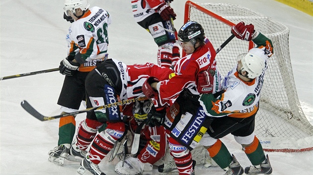 Mela v utkání Chrudim (�ervená) - Most.