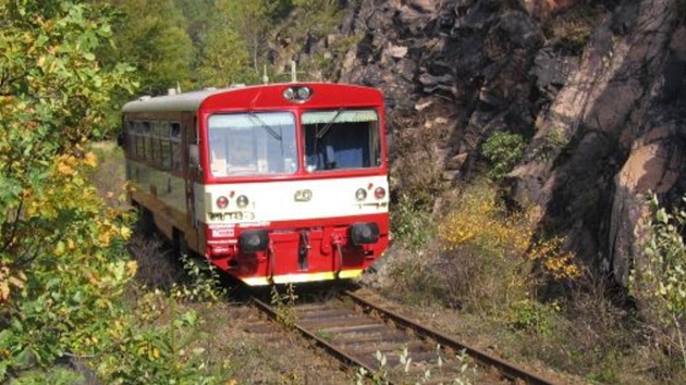 Motorák na trati na Moldavu