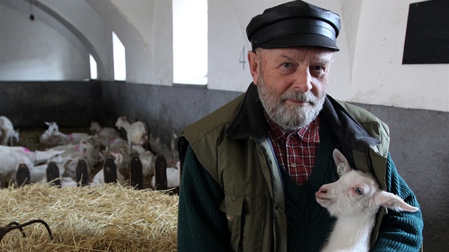 Pavel Dobrovolný má vyhláenou kozí farmu v Ratiboicích nedaleko Jaromic nad Rokytnou.