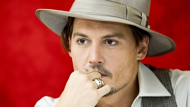 Johnny Depp, mu, který eny pivádí k ílenství. A mue také.