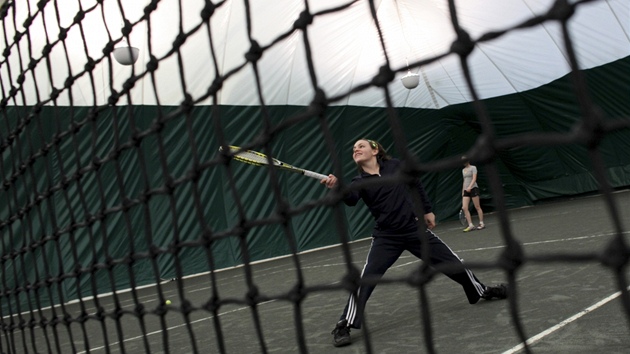 MCENROE V SUKNi. Talentovaná Ingrid Neelová oslovila svým stylem tenisovou legendu.