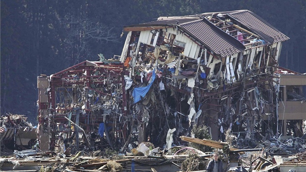 Minamisanriku ti dny po po niivém zemtesení a tsunami (14. bezna 2011).