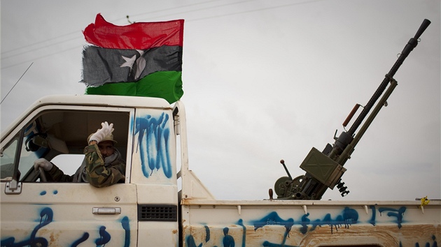 Povstalci v Benghází slaví vyhláení rezoluce Radou bezpenosti OSN (18. bezna 2011)