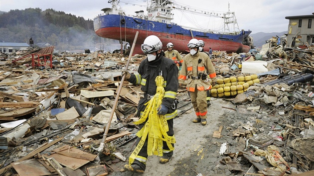 Japonsko poniilo zemtesení a vlna tsunami