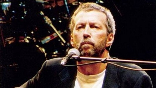 Za kytaru, na kterou zde hraje Eric Clapton, zaplatil ruský sb�ratel p�ldruhého milionu korun