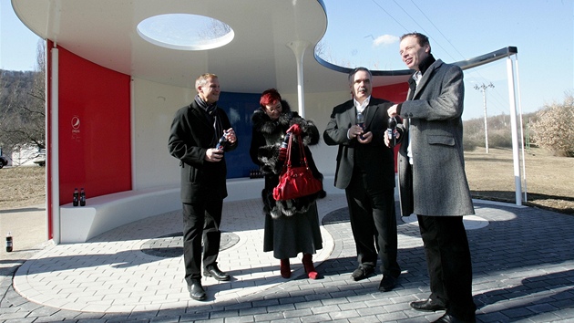 Zastávka mostecké MHD, kterou navrhl student architektury Marek Jemen.