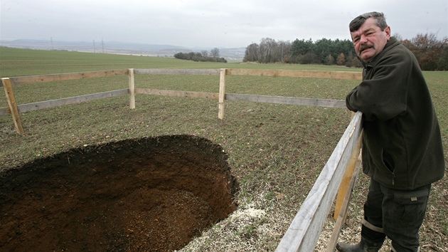 Propadlé pole u Polerad zavinila tba hndého uhlí.