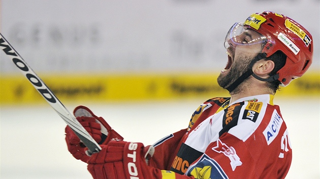 EXTÁZE. Tomá� Svoboda ze Slavie slaví klí�ový gól proti Liberci.