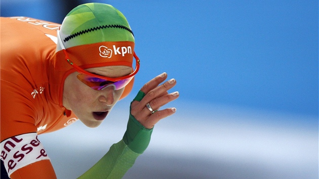 AMPIONKA. Ireen Wüstová z Nizozemska se stala v závod na 3 000 metr svtovou ampionkou.