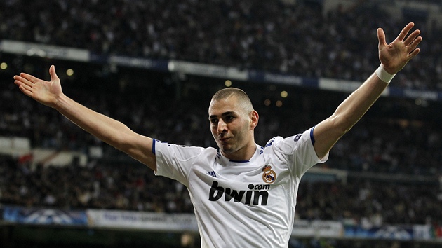ASTNÝ STELEC. Karim Benzema z Realu Madrid se raduje z gólu.
