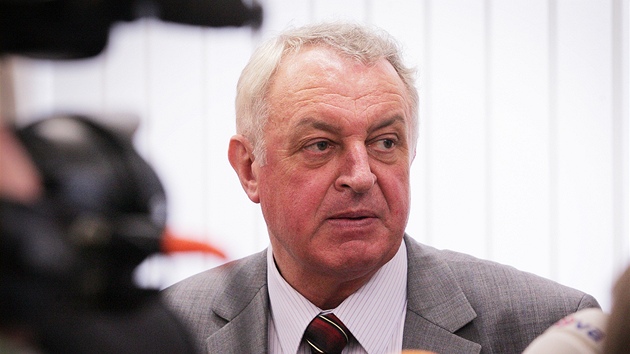 Státní zástupce Barnabá� Li�ka podal u Krajského soudu v �eských Bud�jovicích ob�alobu na 52 osob pro manipulaci s armádními zakázkami v hodnot� 330 milión� korun.