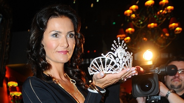MICHAELA MALÁ�OVÁ. Slad�ná do posledního detailu - Tisková konference �eské...