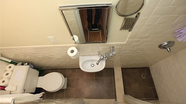 Koupelna je spojená s toaletou. Nic dleitého nechybí.