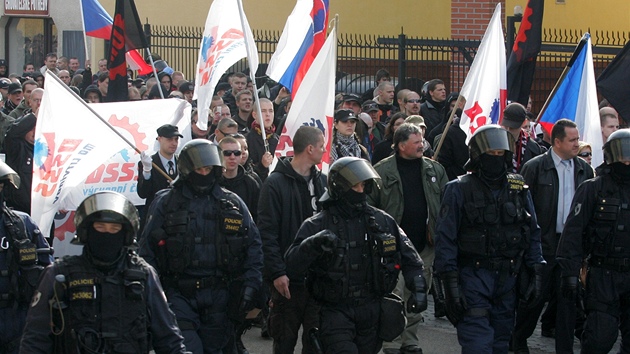 Příznivci Dělnické strany sociální spravedlnosti v Novém Bydžově(12.3. 2011)
